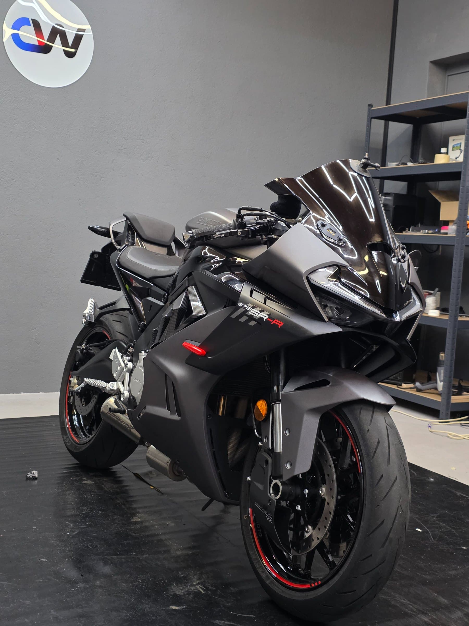 CFMOTO - Gris mat, covering moto par CreaWrap à Genève
