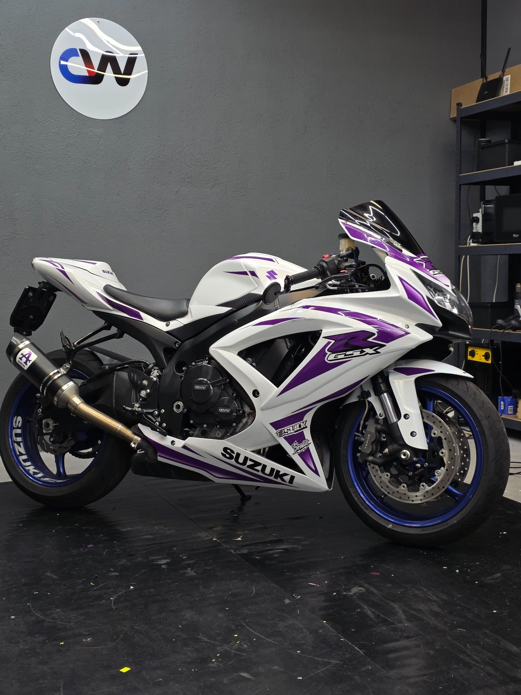Gsrx k7 - Blanc pailleté, covering moto par CreaWrap à Genève