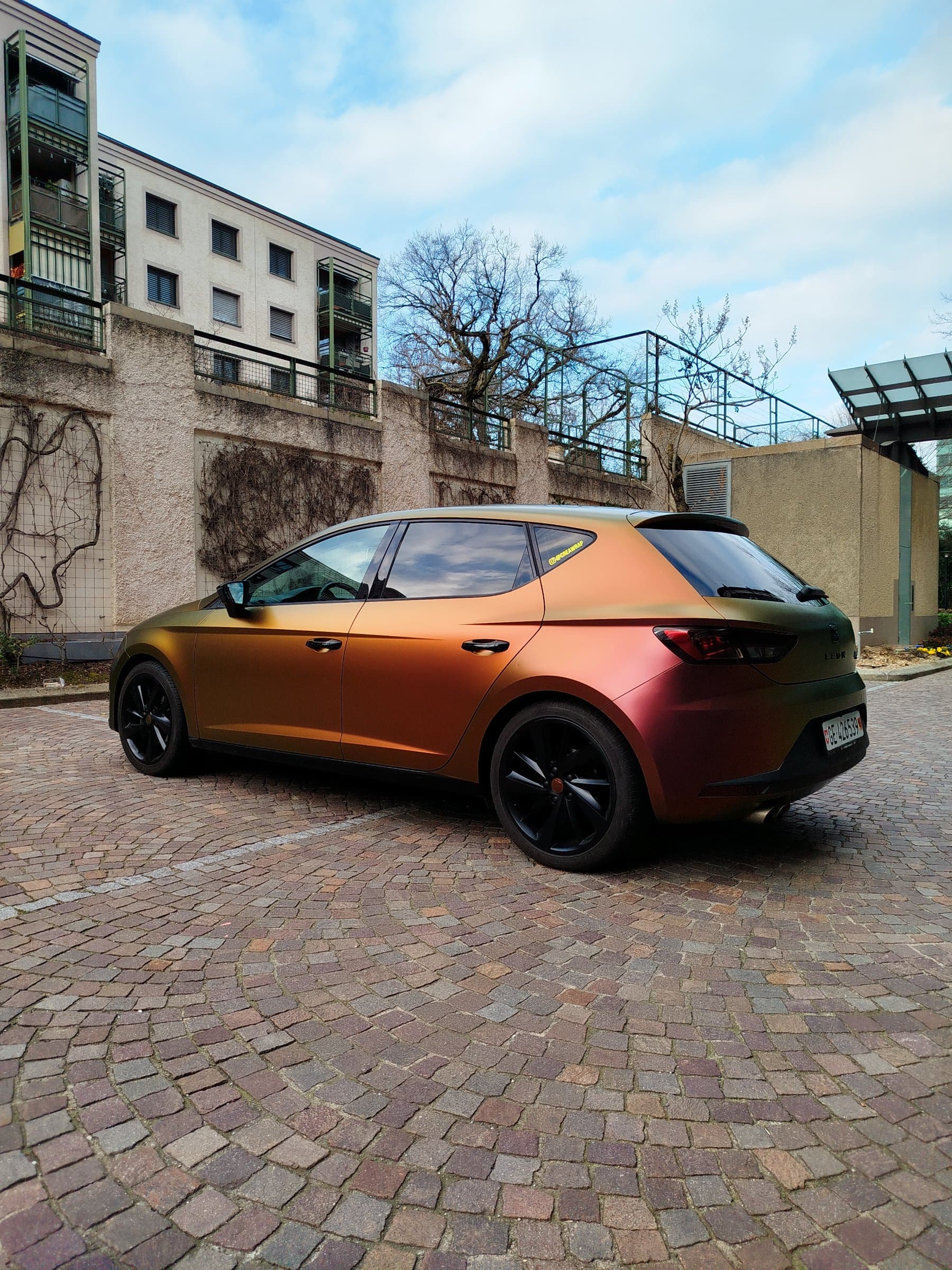 Seat Léon fr - volan satiné, covering voiture par CreaWrap à Genève