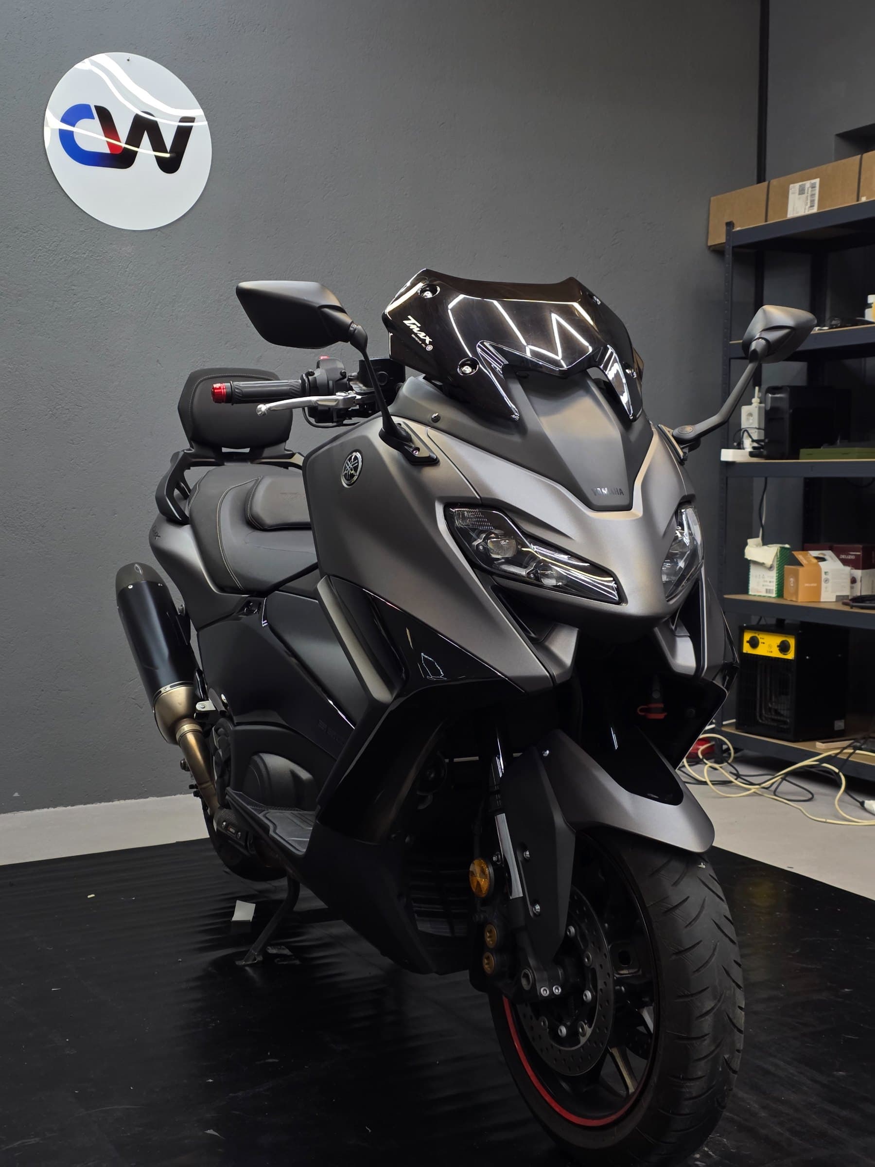 TMAX560 - Gris mat, covering moto par CreaWrap à Genève